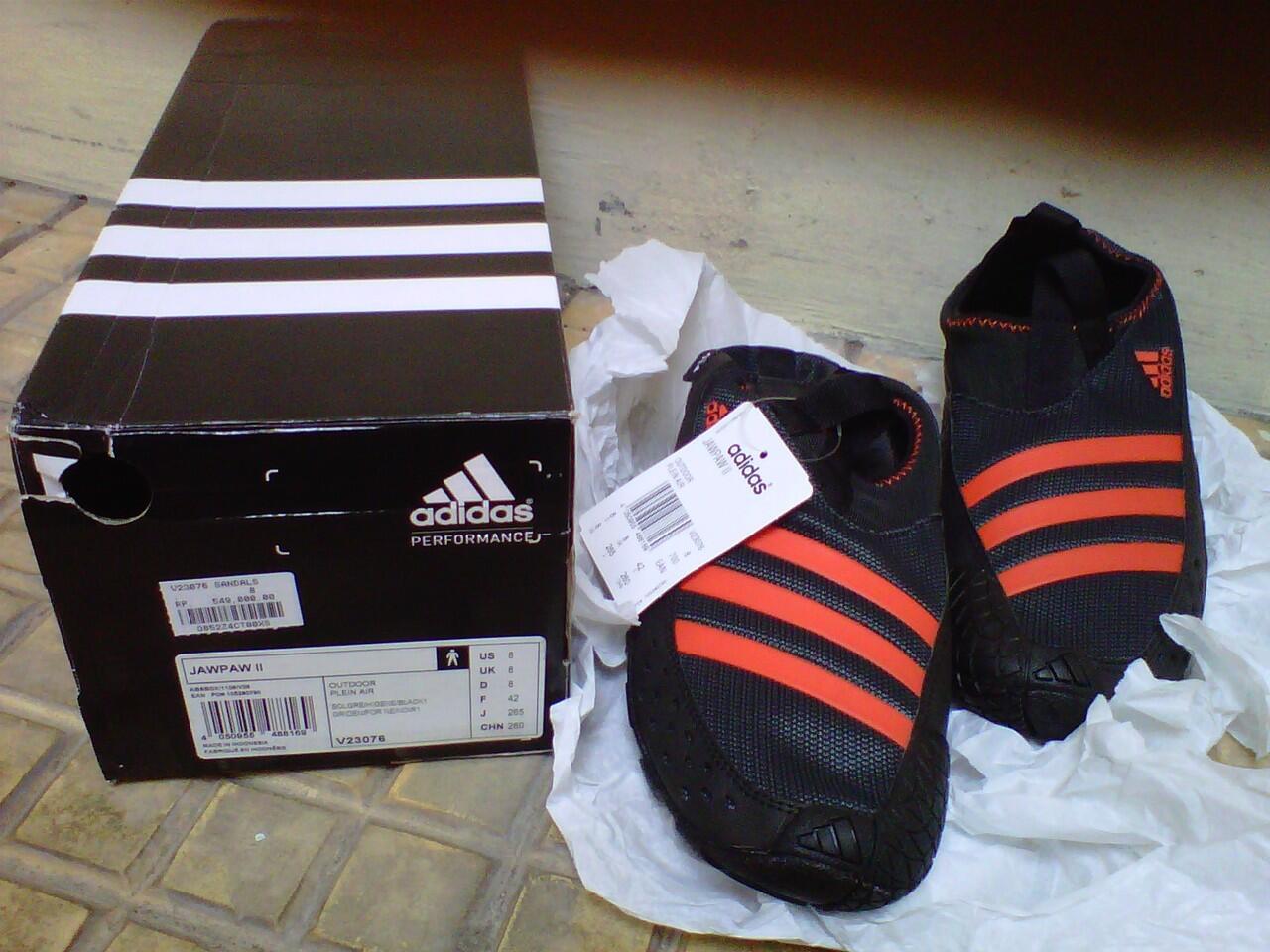 JUAL CEPAT SEPATU ORI ADIDAS JAWPAW I (BLACK ORANGE) NEW (Solo Raya)