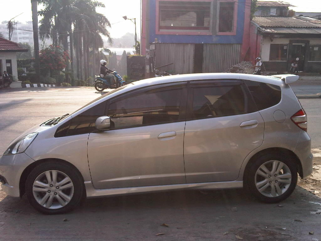 HONDA JAZZ RS AT 2009 SILVER METALIK
