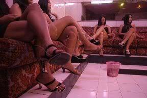 Intip Gang Dolly Yuk! Salah 1 Tempat Prostitusi Terbesar di Asia Tenggara!