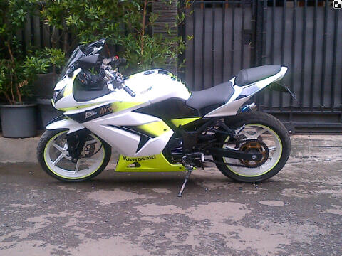 ***Jual Motor Ninja 250 Putih Hijo Sudah di Modif Cekidot***