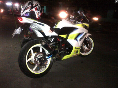 ***Jual Motor Ninja 250 Putih Hijo Sudah di Modif Cekidot***