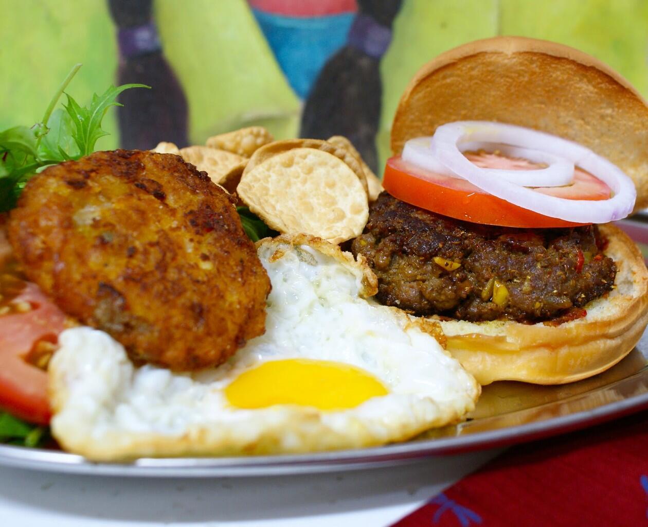 Ente suka Burger? Kasih nama dong buat calon Booth Burger ane. Surveynya sekalian gan