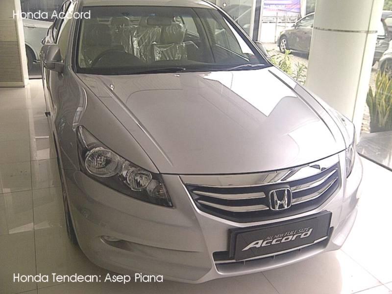 Honda Accord sedan premium Full Size mewah berkelas.