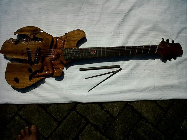 &#91; GITAR KEREN &#93; !! BUATAN SENDIRI , SUMPAH GA NYESEL LIHAT. Gimana menurut agan???? 