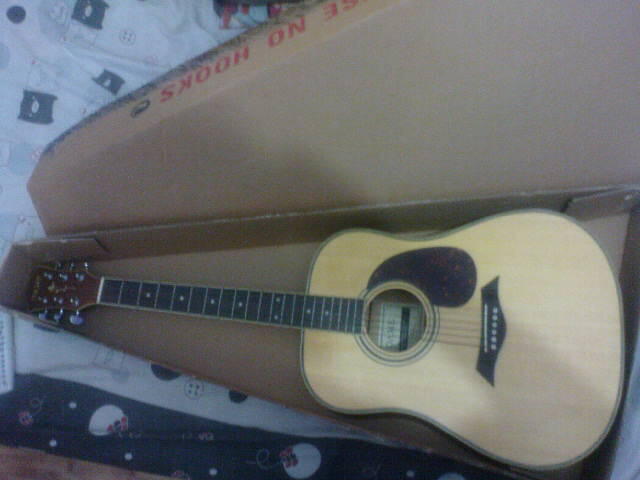mohon bantuan buat sesepuh yang banyak tau tentang gitar