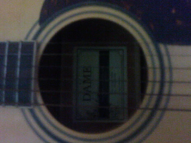 mohon bantuan buat sesepuh yang banyak tau tentang gitar