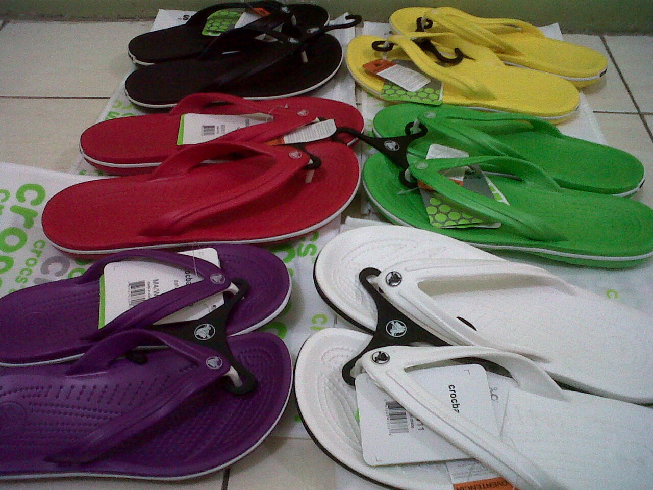 Terjual CROCS  dan FITFLOP murah jogja  klaten solo 