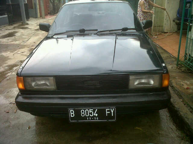 NISSAN SENTRA TH 89. HIJAU TUA