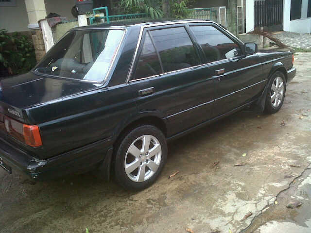 NISSAN SENTRA TH 89. HIJAU TUA