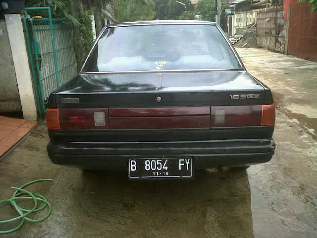 NISSAN SENTRA TH 89. HIJAU TUA
