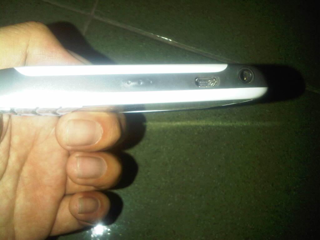 DIJUAL BLACKBERRY GEMINI 8520 WHITE GARANSI SELLULAR SHOP