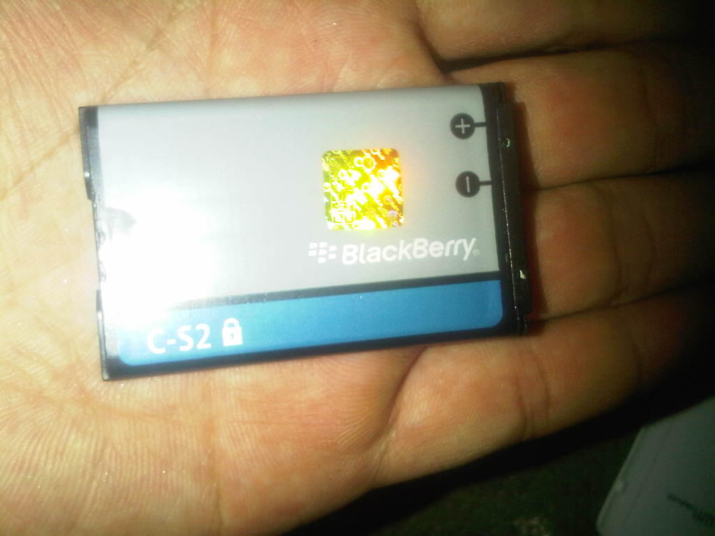 DIJUAL BLACKBERRY GEMINI 8520 WHITE GARANSI SELLULAR SHOP