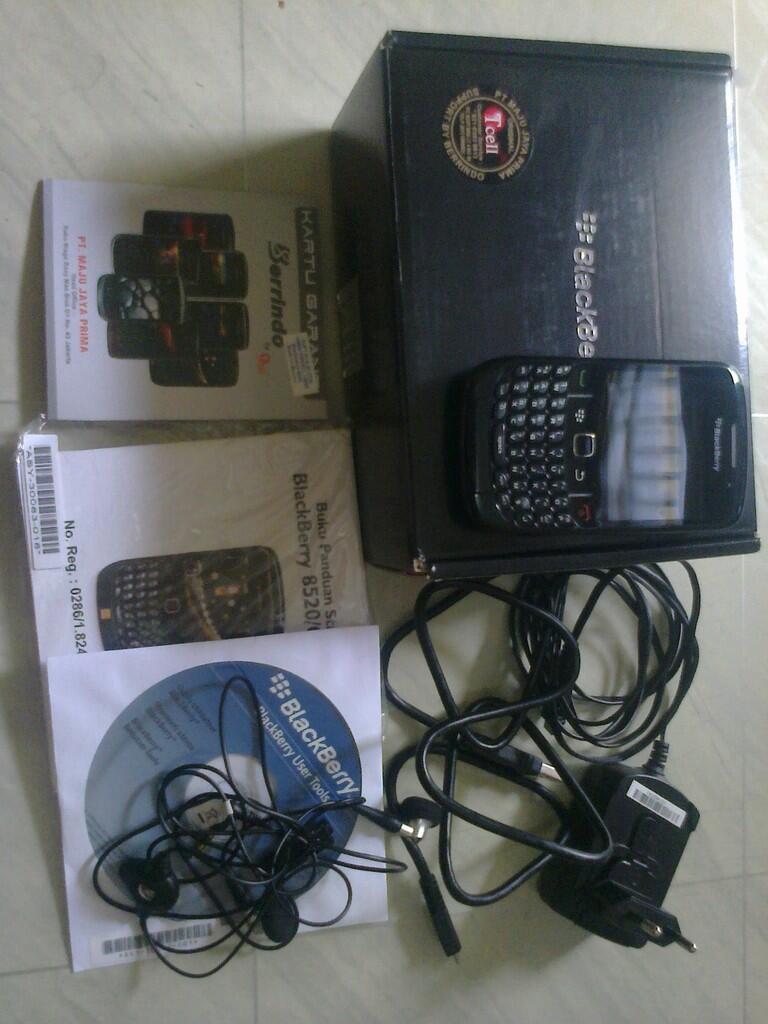 BLACKBERRY gemini 8520 HITAM