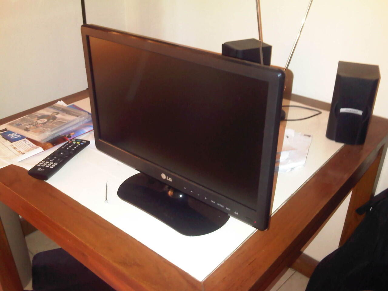 TV LED LCD 19 inch