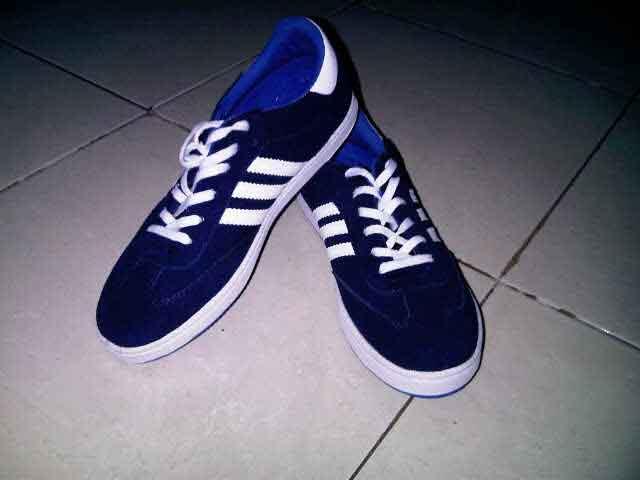 Sepatu Adidas