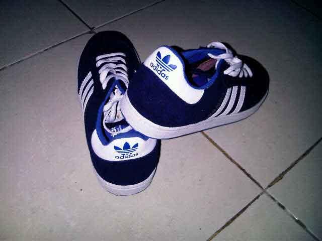 Sepatu Adidas