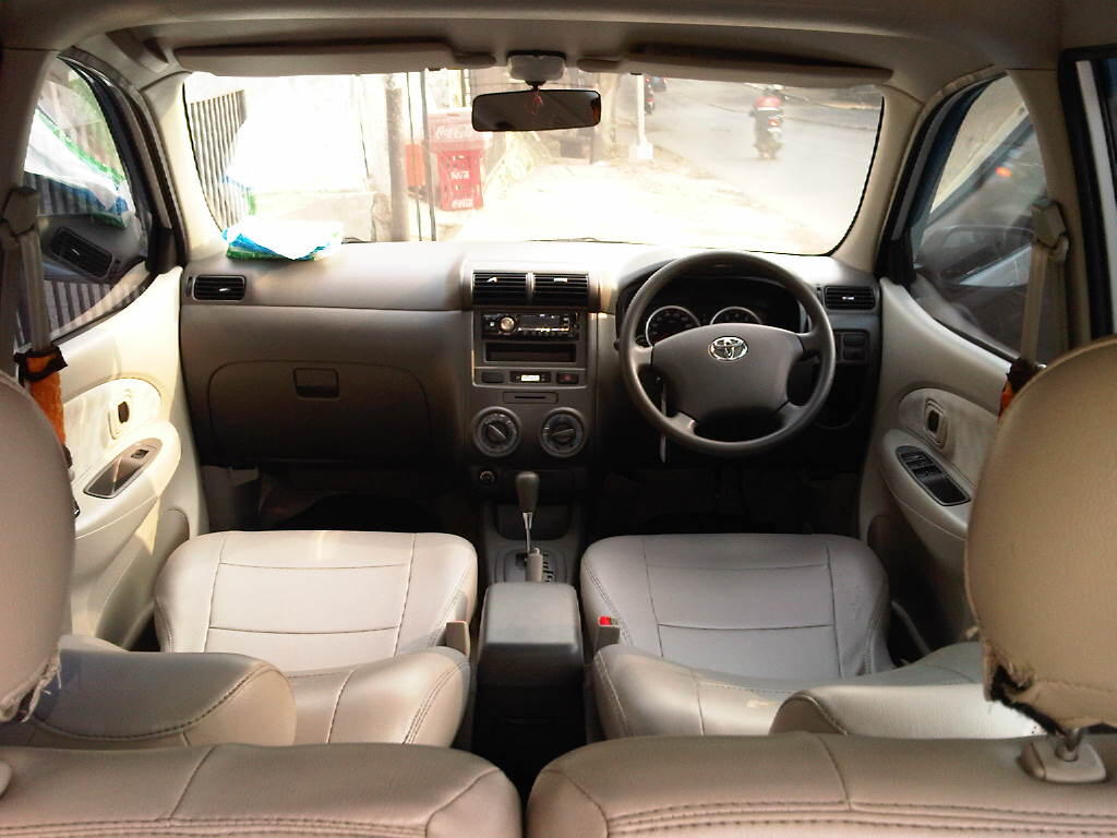 TOYOTA AVANZA 13 G AT 2010 SILVER METALIK
