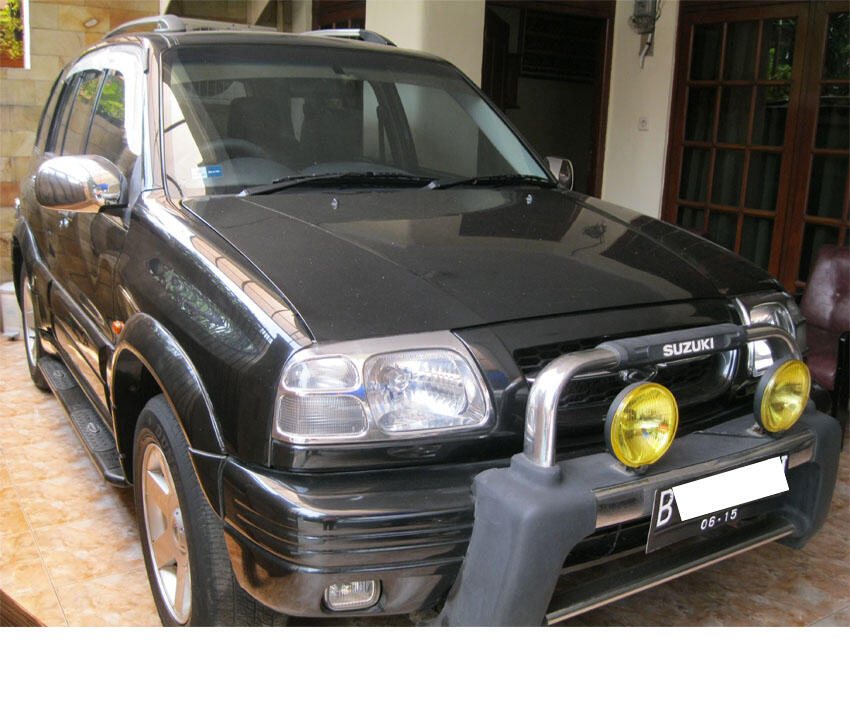 SUZUKI ESCUDO 1.6 TAHUN 2005 WARNA HITAM
