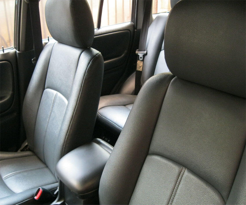 SUZUKI ESCUDO 1.6 TAHUN 2005 WARNA HITAM