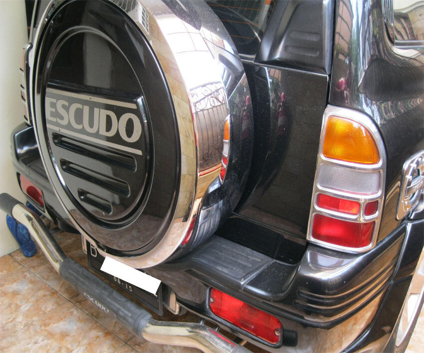 SUZUKI ESCUDO 1.6 TAHUN 2005 WARNA HITAM