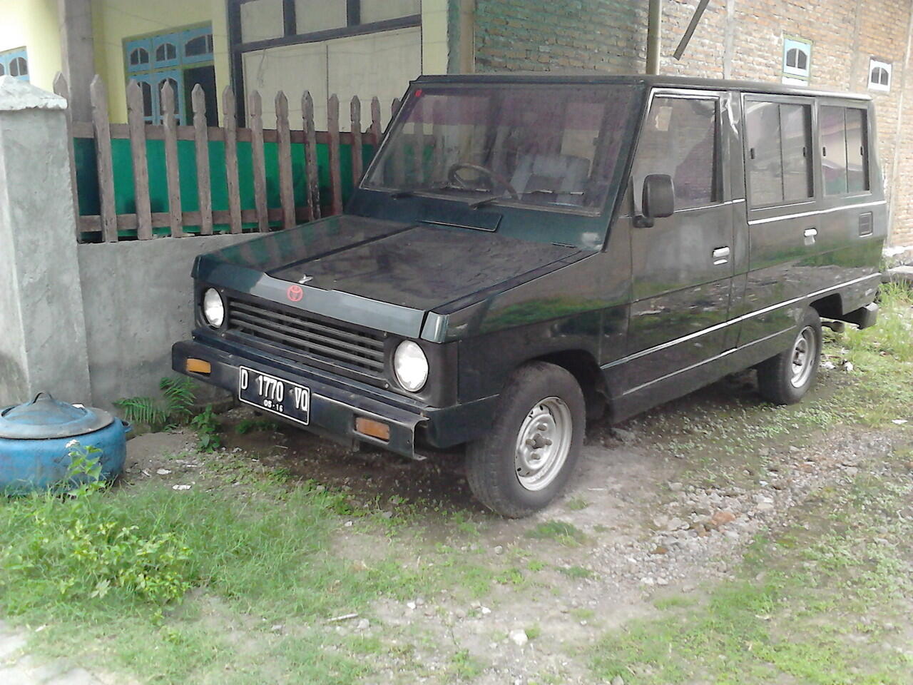 MOBIL KIJANG KOTAK TAHUN 80an SOLO