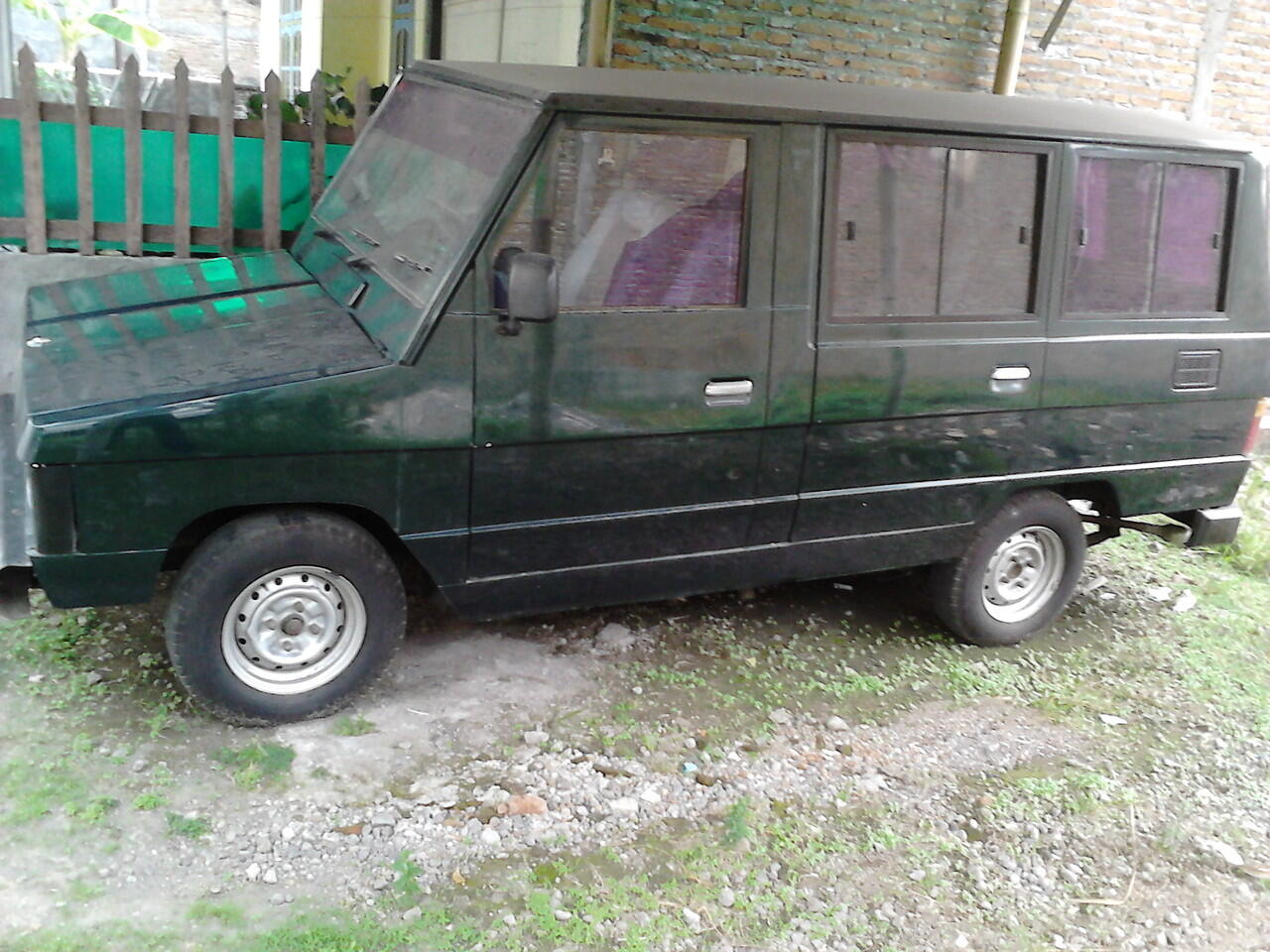 MOBIL KIJANG KOTAK TAHUN 80an SOLO