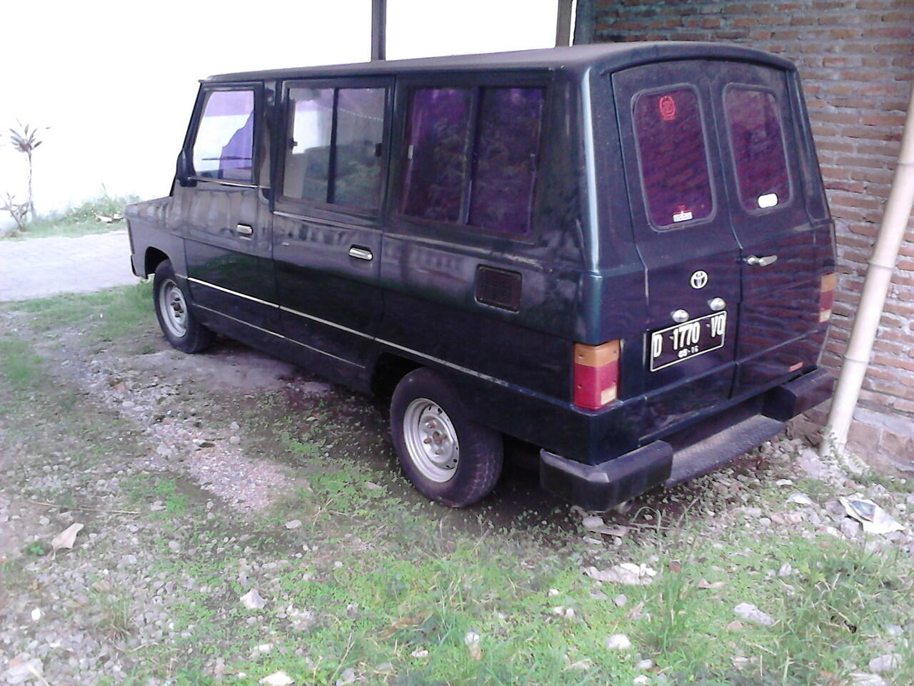 MOBIL KIJANG KOTAK TAHUN 80an SOLO