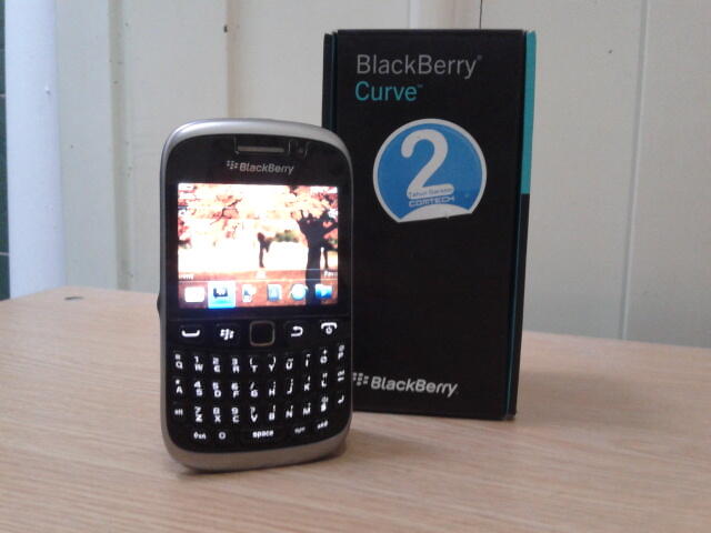 Blackberry Curve 9320 Garansi Resmi Trikomsel 21 bulan