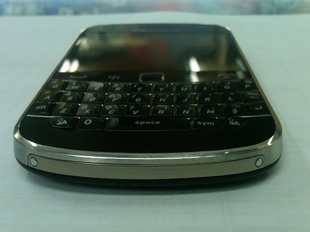 blackberry dakota 9900 black grs TAM nov 13