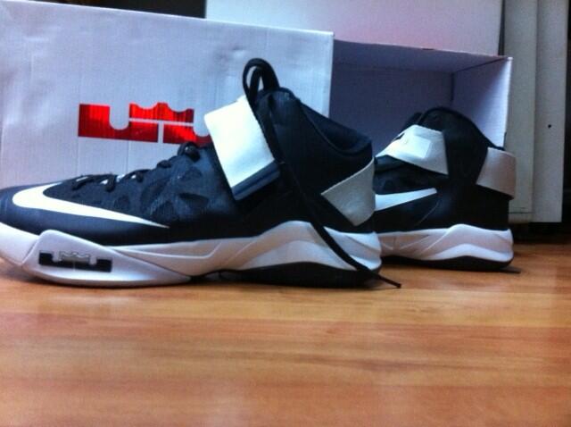 ##Sepatu Basket Nike LBJ Soldier sz12##