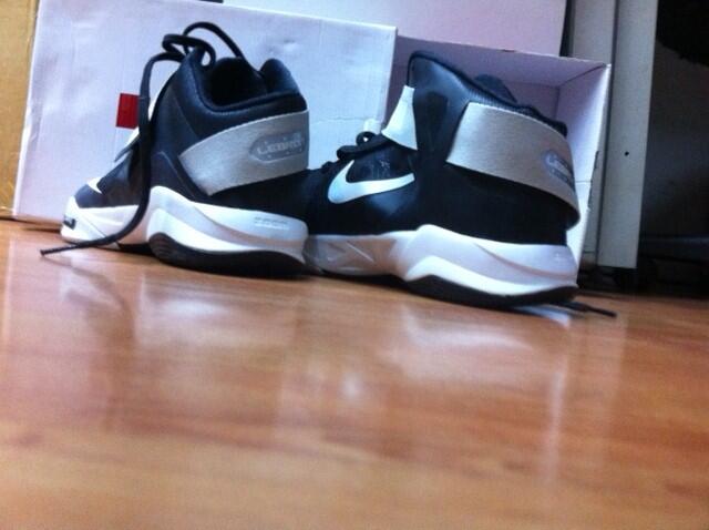 ##Sepatu Basket Nike LBJ Soldier sz12##