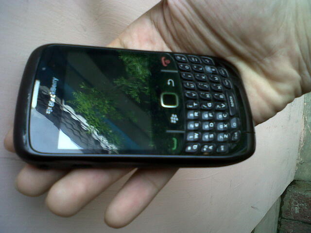 Bb Blackberry Gemini 8520 Black Garansi TAM Mulusss... ( Depok dan Sekitarnya )