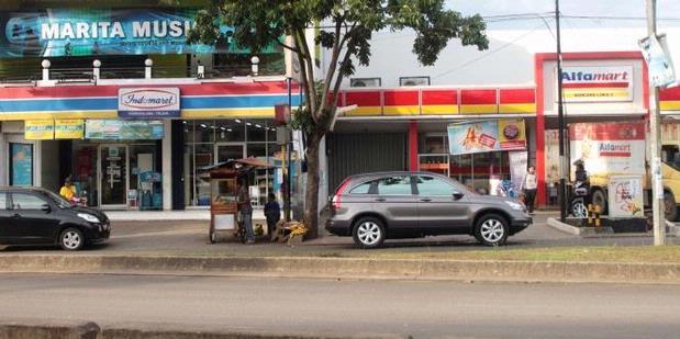 &#91;JustShare&#93; Inilah Alasan Kenapa Toko Indomaret dan Alfamart Selalu Berdekatan