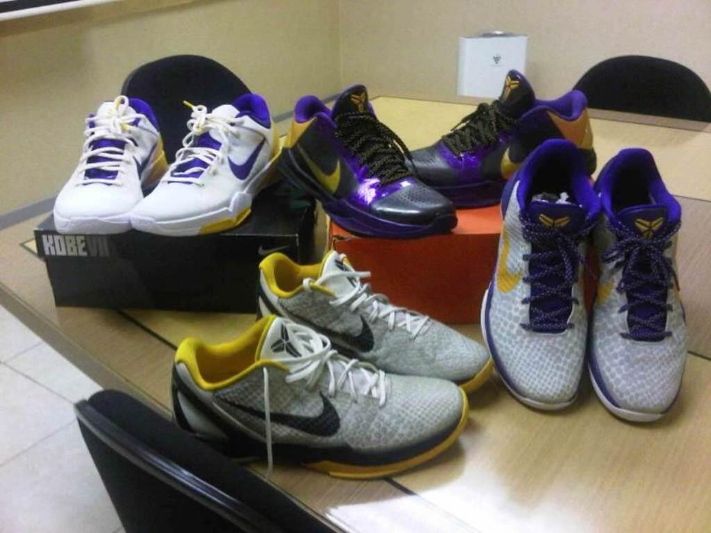 WTS Kobe Family all original size 46 US 12