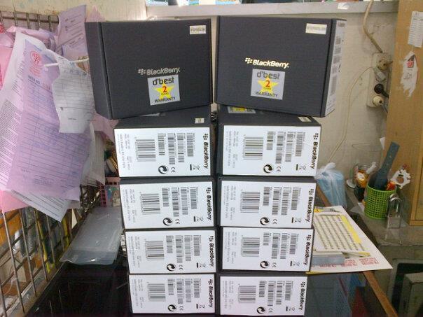 BLACKBERRY ONIX 9700 BLACK & WHITE BARU GARANSI 2 TAHUN SERVICE & SPAREPART