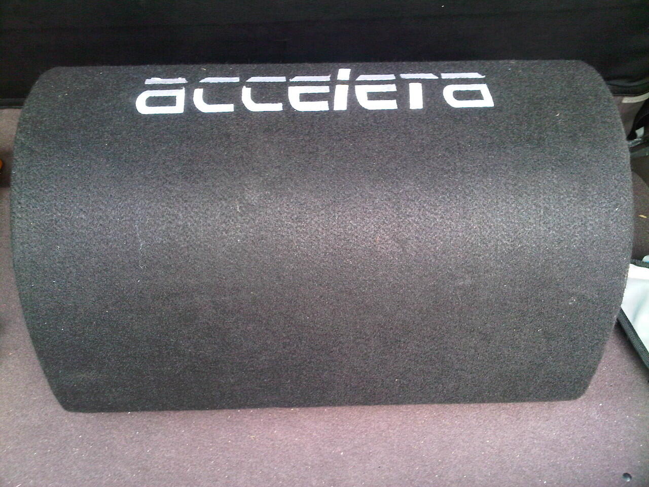 JUAL : Accelera Active subwoofer 10 ", Baru 1 bulan pakai, mulus.