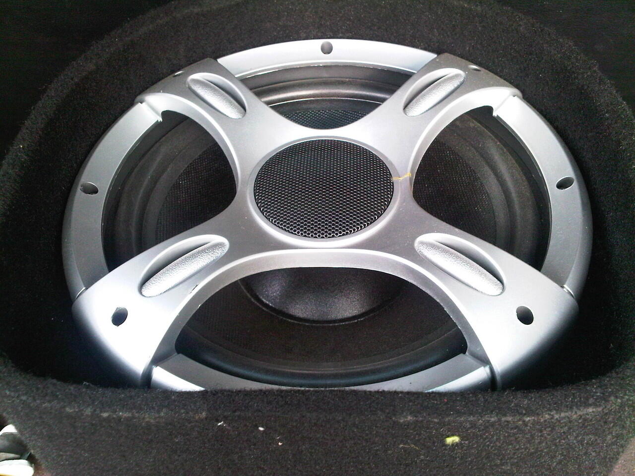JUAL : Accelera Active subwoofer 10 ", Baru 1 bulan pakai, mulus.