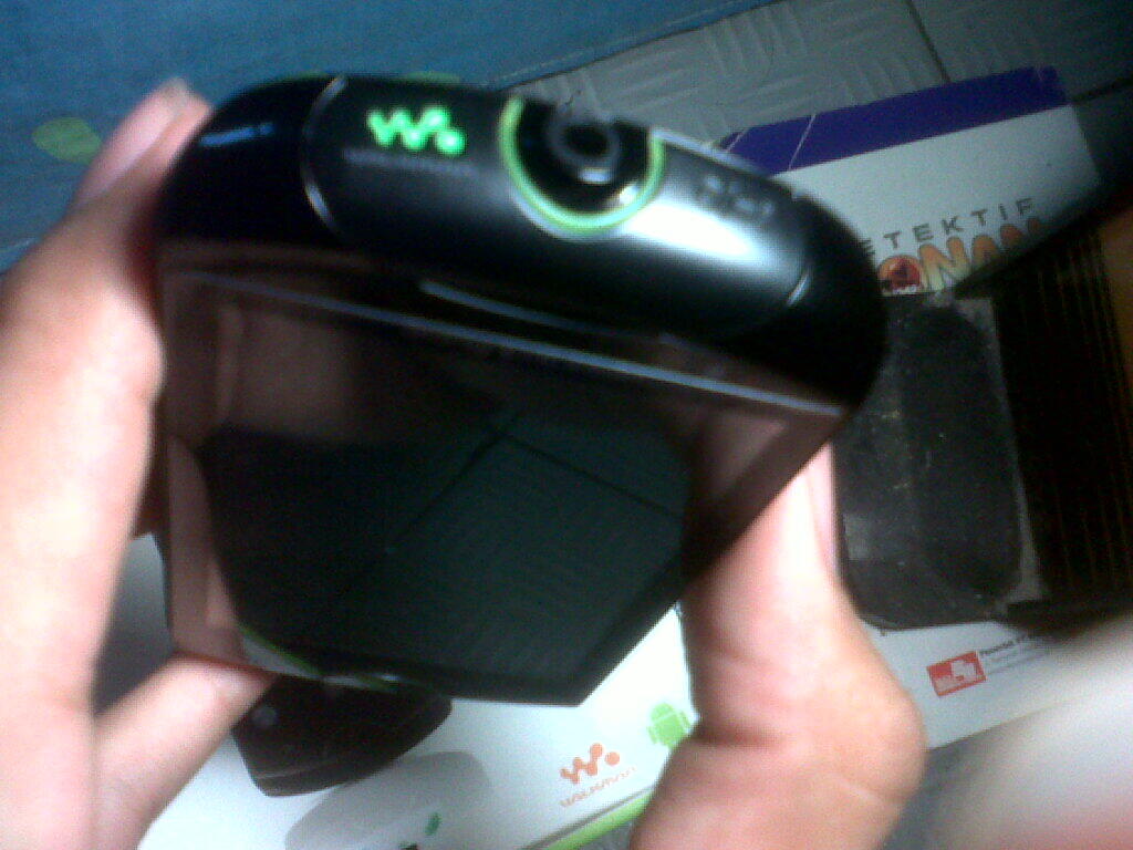 SONY ERICSSON LIVE WITH WALKMAN BLACK!