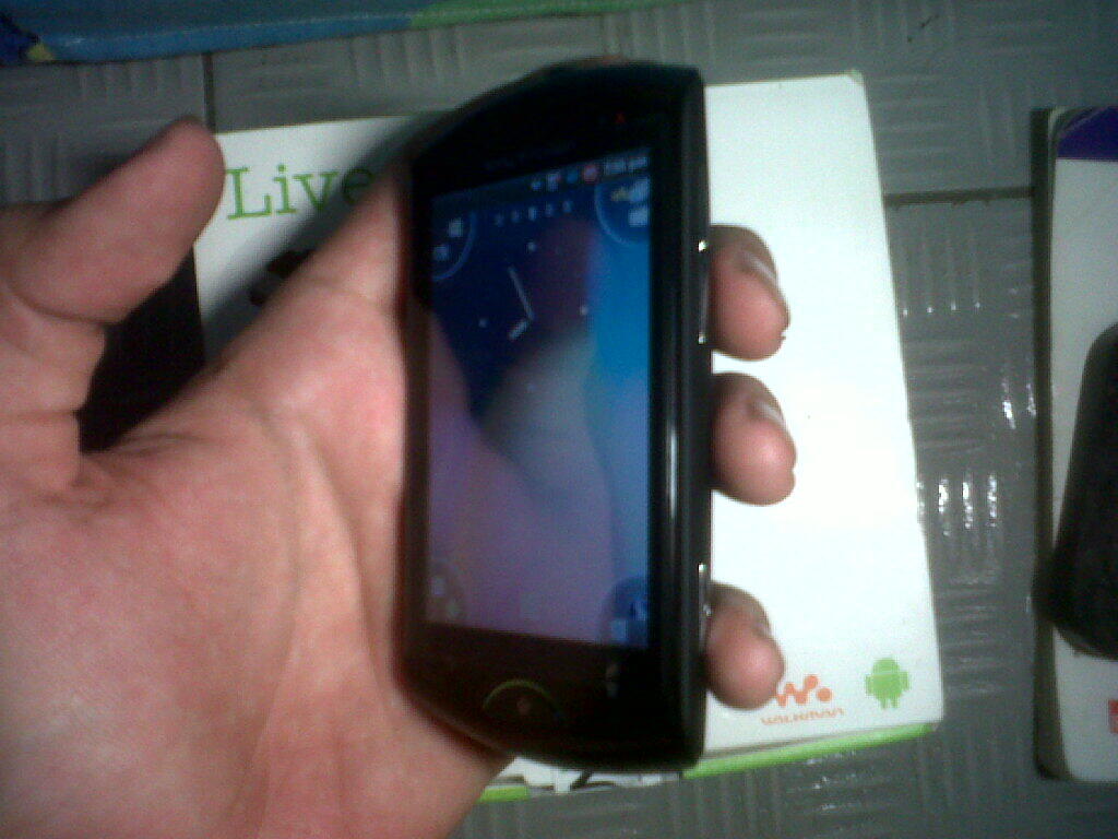 SONY ERICSSON LIVE WITH WALKMAN BLACK!