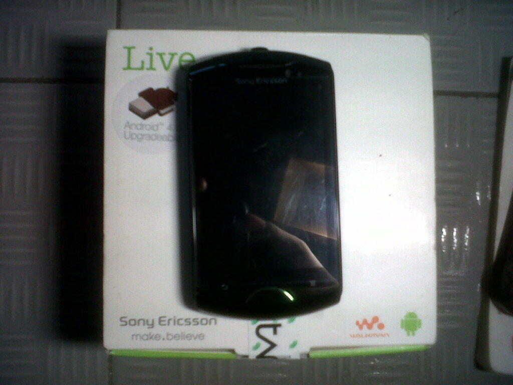 SONY ERICSSON LIVE WITH WALKMAN BLACK!