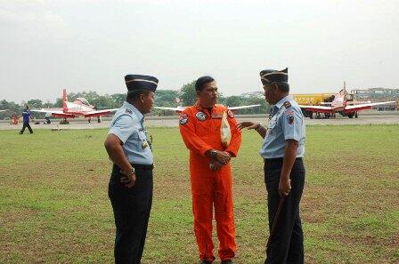 Jelang Indodefence 2012 - Satu Fligt Colibri dan KT 1 B Tiba di Lanud Halim