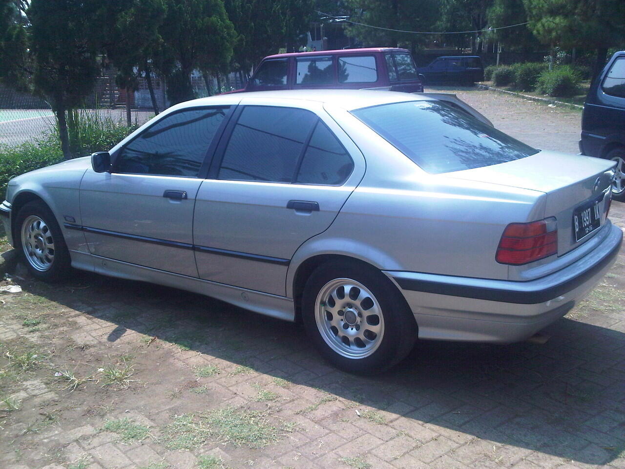 JUAL BMW 318 i