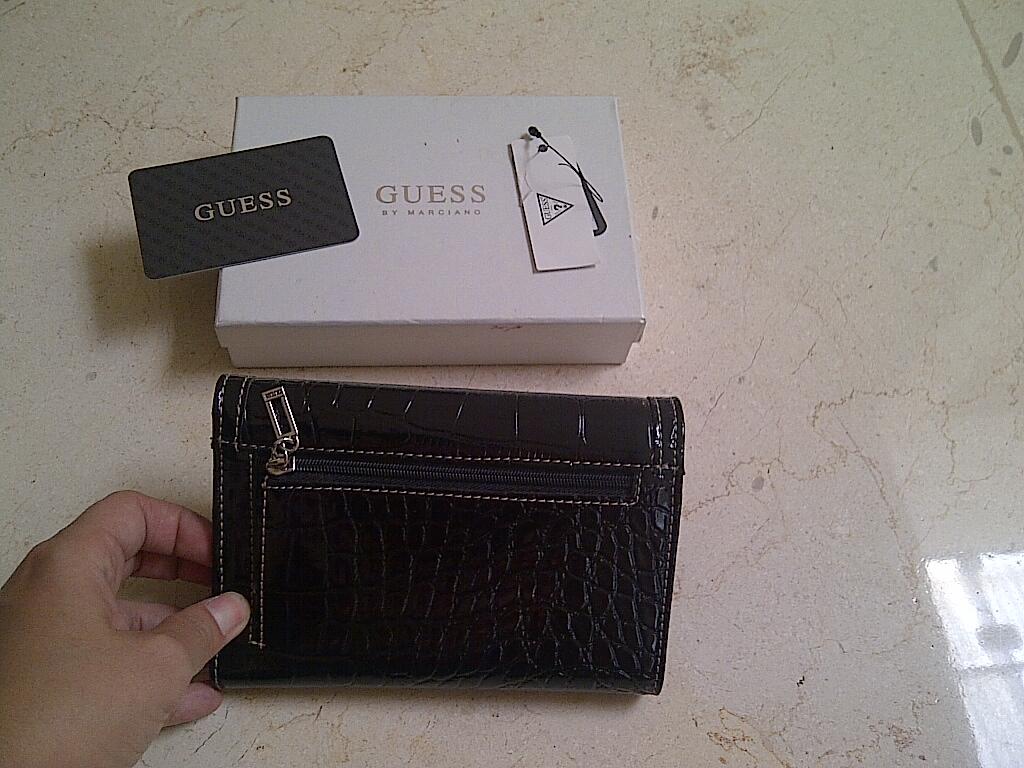 Dompet Guess