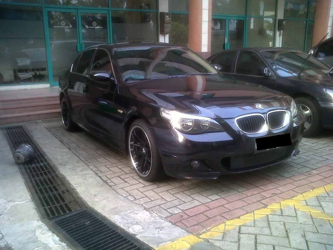 BMW Serie 520 I Modifikasi Sport tahun 2004