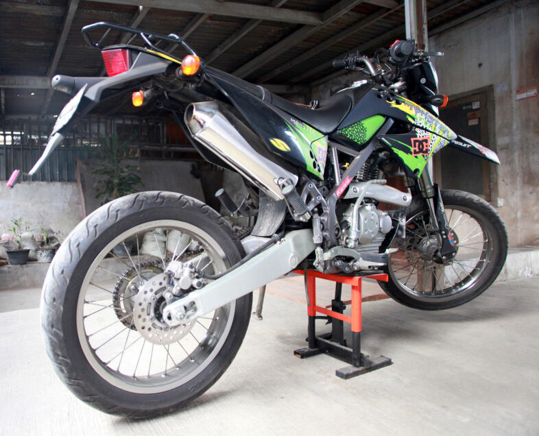 Terjual kawasaki dtracker 150 / KLX 150 versi supermoto 
