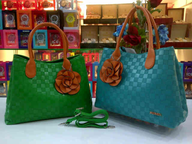 <b>READY FURLA SEMI ORI harga murah ^^</b>