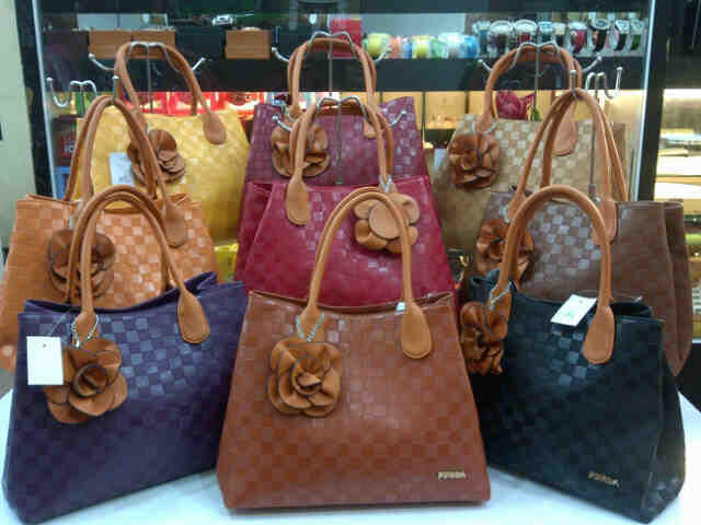 <b>READY FURLA SEMI ORI harga murah ^^</b>