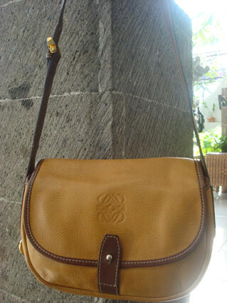 DIJUAL TAS & DOMPET BURBERRY'S,LOEWE,GUESS,KIPLING,BRAUN BUFFEL,NINE WEST