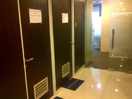 Anggaran Miliaran, Seberapa Rusak Ruang Kerja dan Toilet DPR? cekidot!