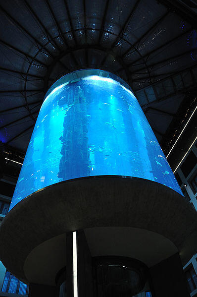 Melihat Keunikan AquaDom Akuarium Raksasa dari Jerman